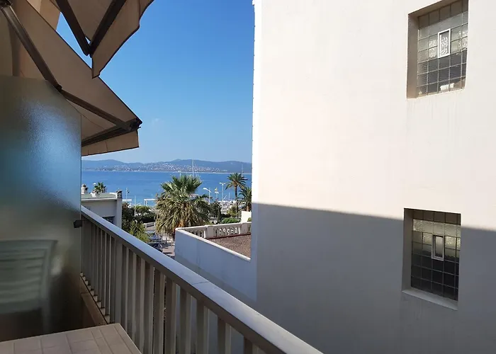 Apartment Climatise 2/3 P. Proche Et Commerces - Fr-1-466a-55