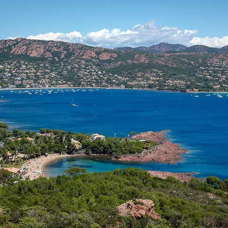 Climatise 2/3 P. Proche Et Commerces - Fr-1-466a-55 * Saint-Raphael (Var)